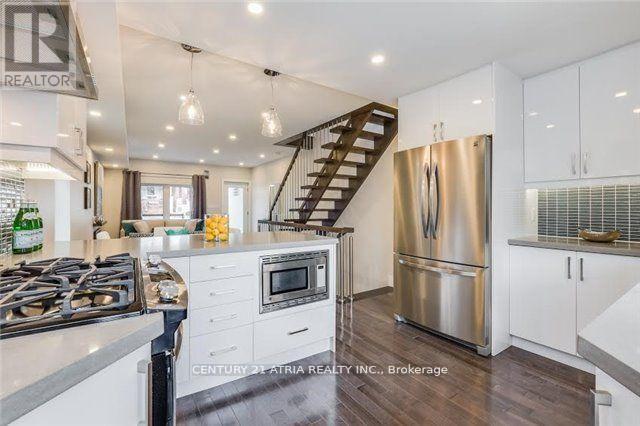 51 West Lynn Avenue, Toronto, Ontario  M4C 3V9 - Photo 5 - E13536864