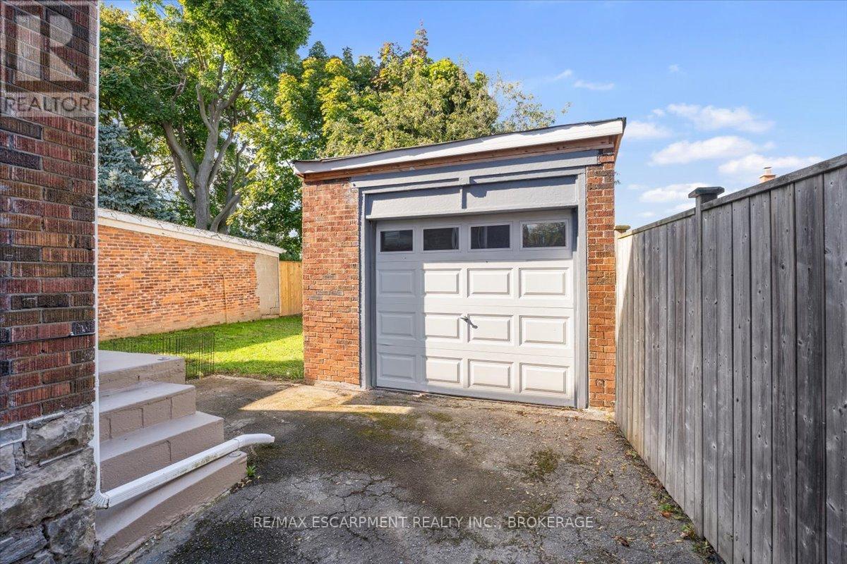 MAIN - 3 CARLETON STREET S
