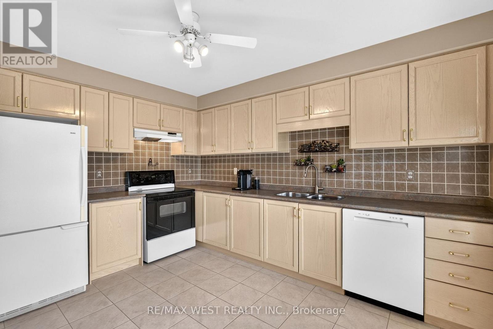 49 Sonoma Boulevard, Vaughan, Ontario  L4H 1V2 - Photo 5 - N13536776