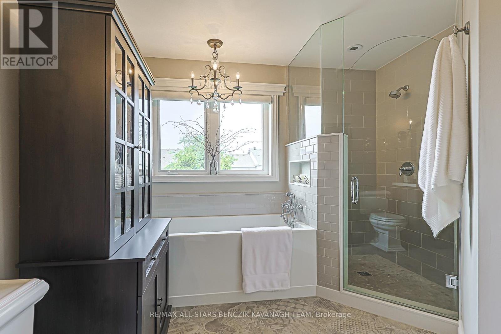 31 Queen's Plate Drive, Markham, Ontario  L6C 2A9 - Photo 15 - N13537000
