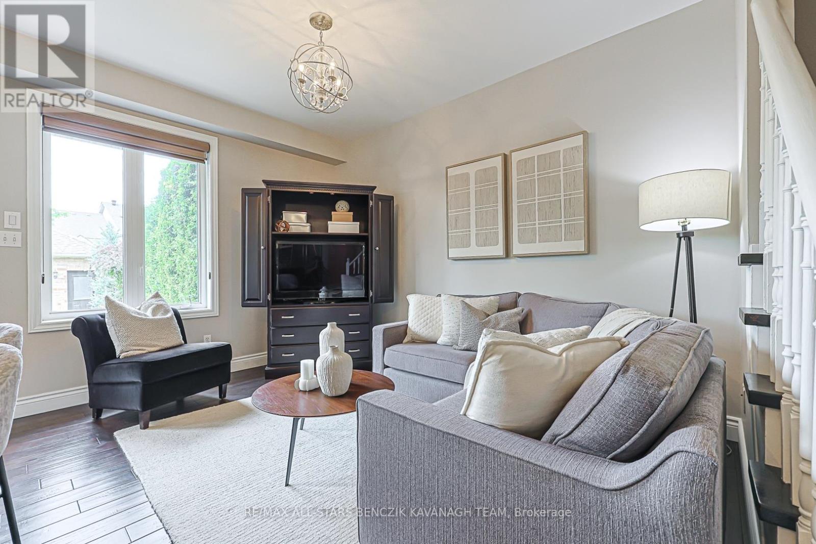 31 Queen's Plate Drive, Markham, Ontario  L6C 2A9 - Photo 7 - N13537000