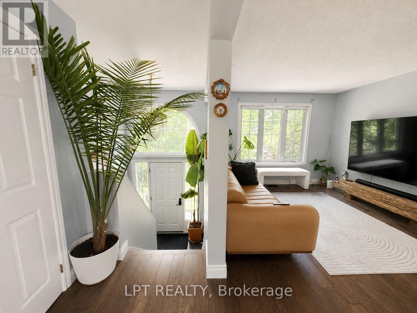 144 Shoreline Drive, Oro-Medonte, Ontario  L0L 1T0 - Photo 3 - S13536832