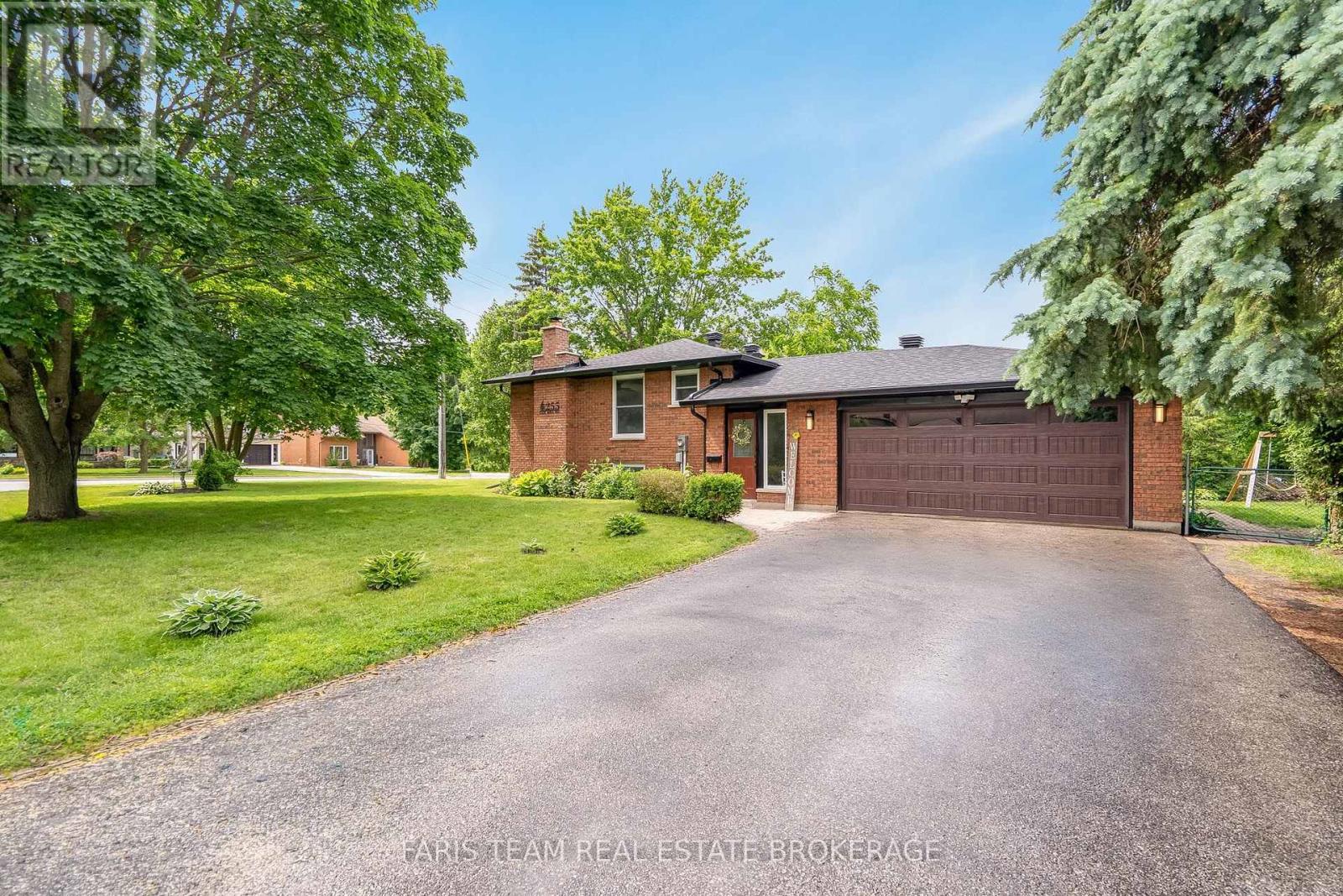 255 Cox Mill Road, Barrie, Ontario  L4N 5M4 - Photo 2 - S13536996