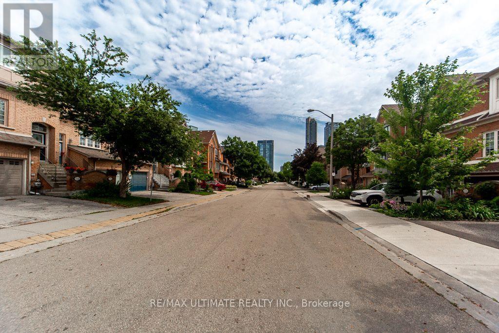 52 Bluewater Court, Toronto, Ontario  M8V 4A9 - Photo 2 - W13536710