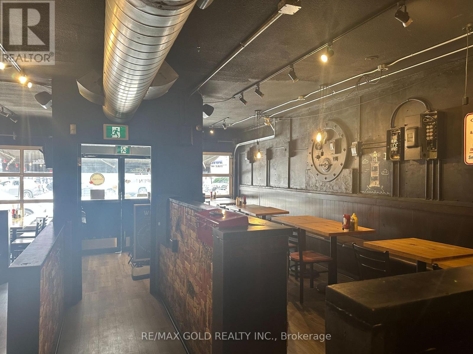 104 Lakeshore Road E, Mississauga, Ontario L5G 1E3 - Photo 3 - W13536830