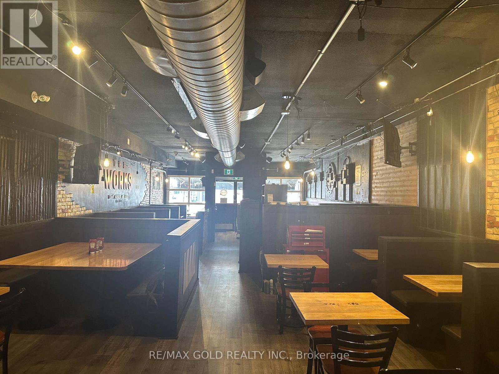104 Lakeshore Road E, Mississauga, Ontario L5G 1E3 - Photo 4 - W13536830