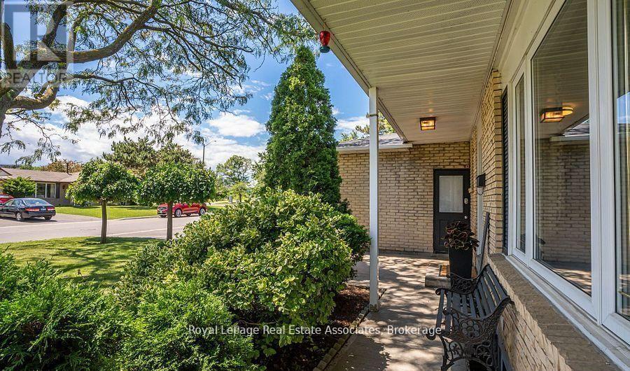 1 Esplanade Road, Brampton, Ontario  L6T 2C6 - Photo 2 - W13536858