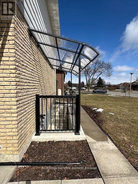 1 Esplanade Road, Brampton, Ontario  L6T 2C6 - Photo 3 - W13536858