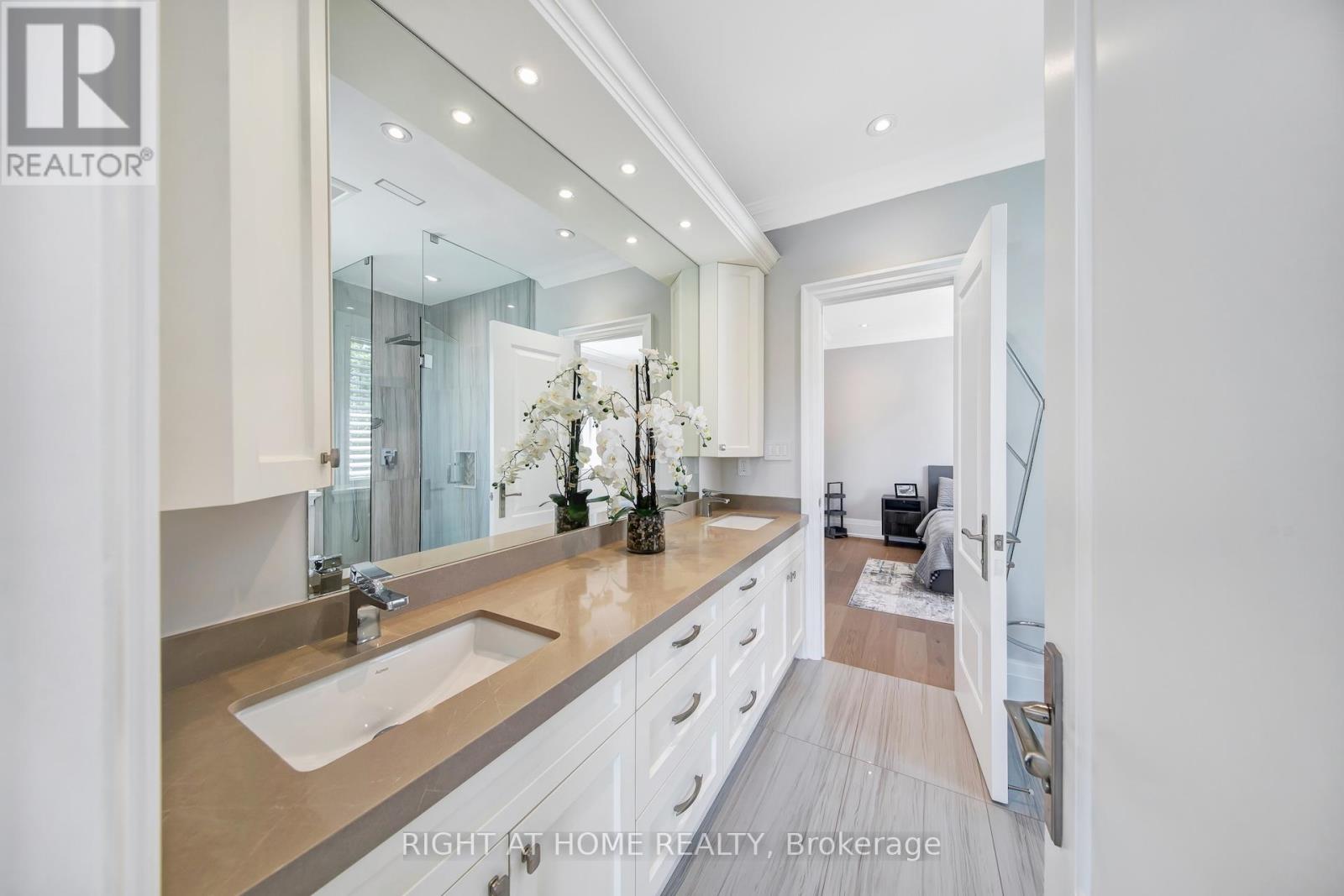 484 Avonwood Drive, Mississauga, Ontario  L5G 1Y9 - Photo 17 - W13536880