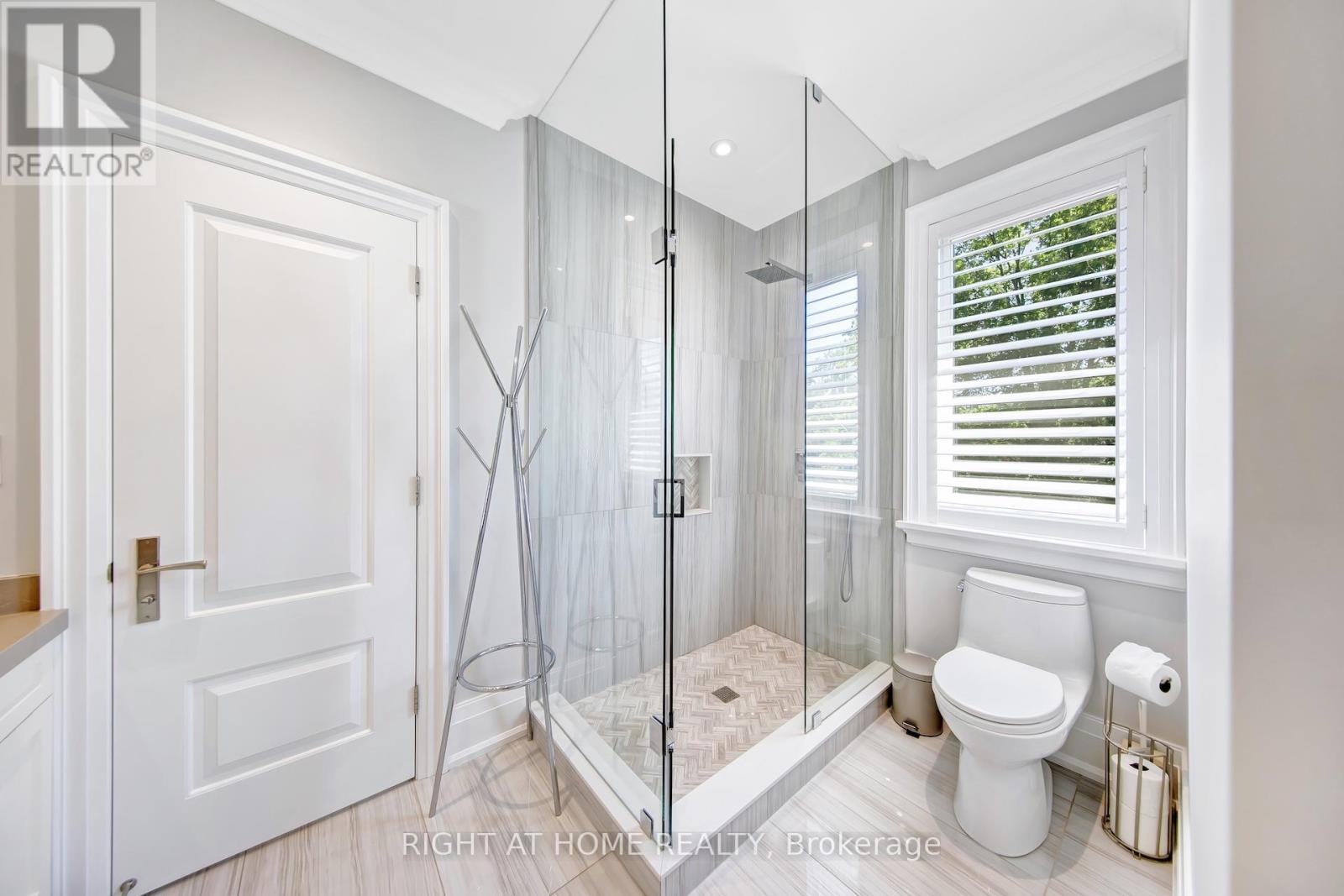 484 Avonwood Drive, Mississauga, Ontario  L5G 1Y9 - Photo 18 - W13536880