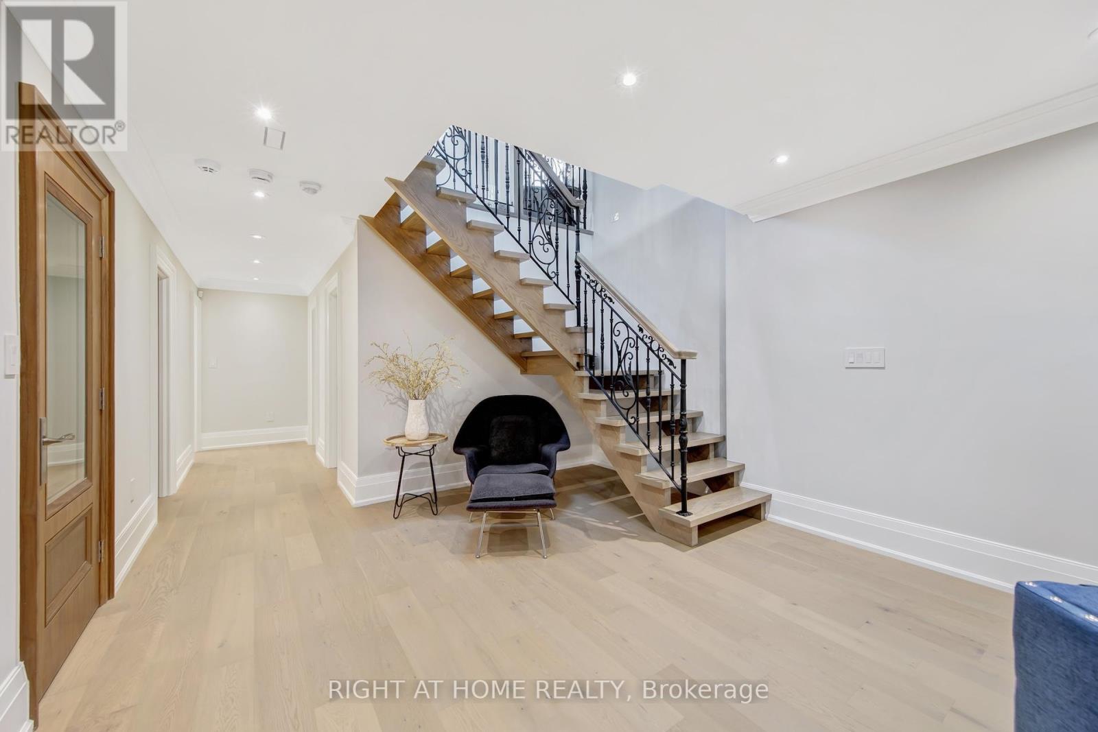 484 Avonwood Drive, Mississauga, Ontario  L5G 1Y9 - Photo 26 - W13536880