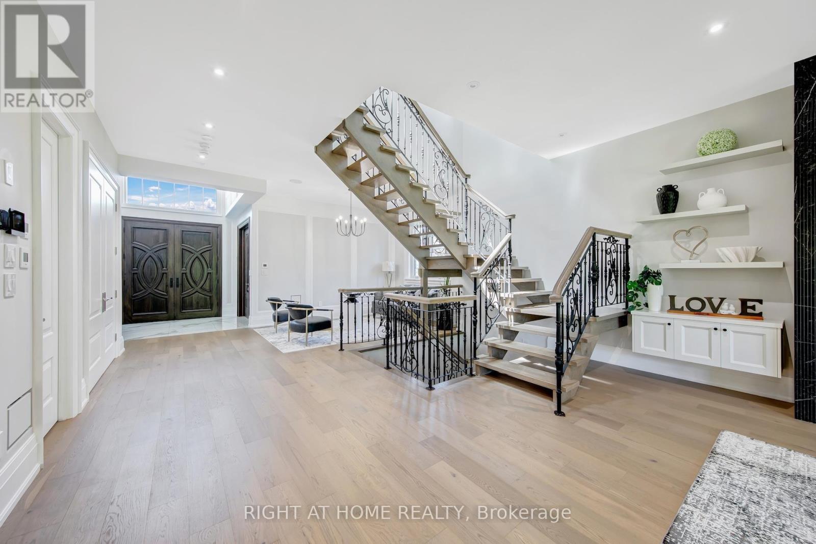 484 Avonwood Drive, Mississauga, Ontario  L5G 1Y9 - Photo 7 - W13536880