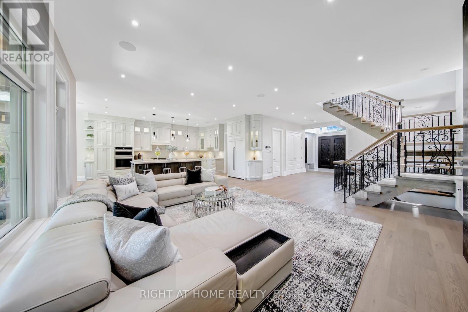 484 Avonwood Drive, Mississauga, Ontario  L5G 1Y9 - Photo 9 - W13536880