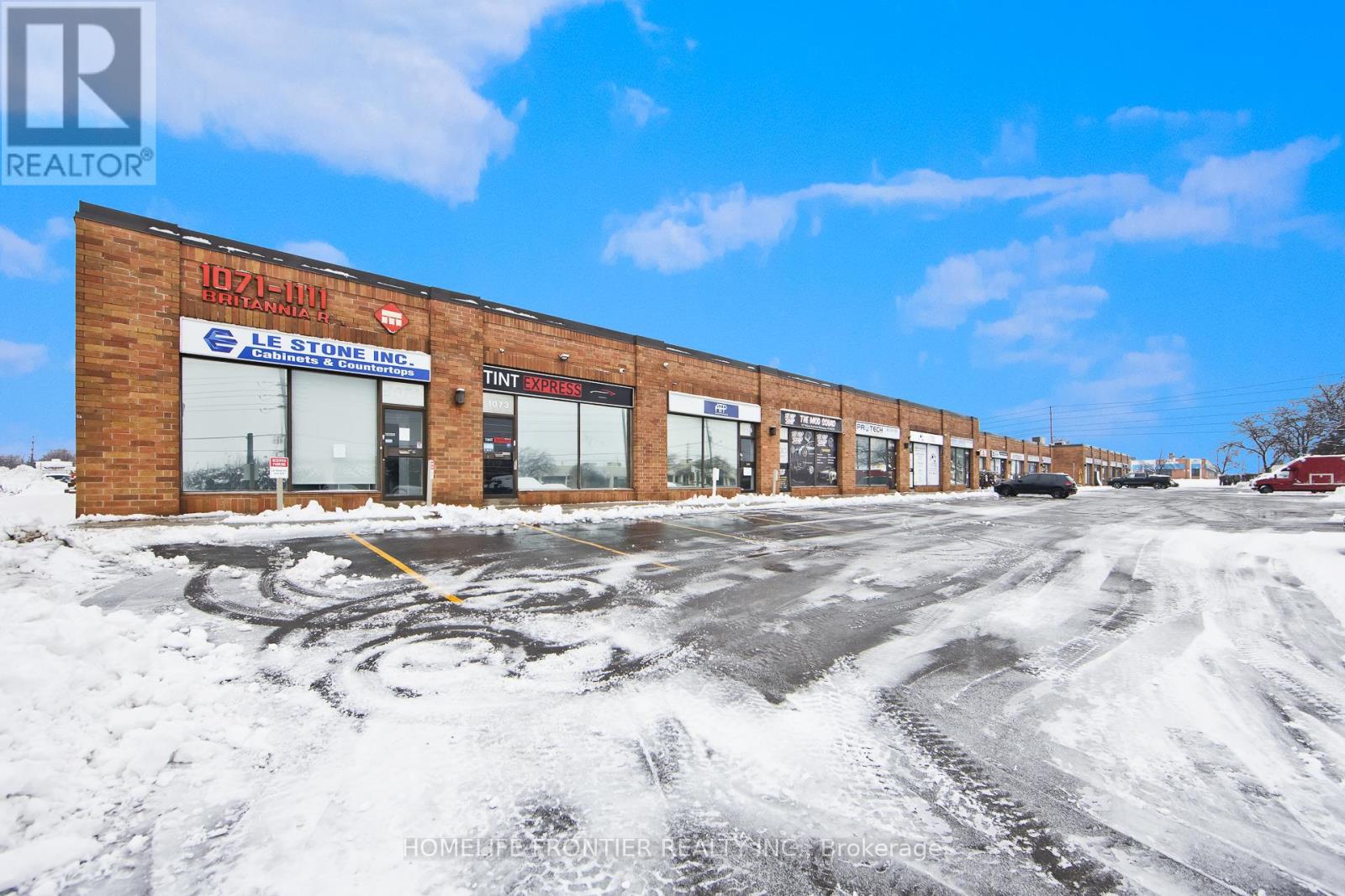 1077 Britannia Road E, Mississauga, Ontario L4W 3X1 - Photo 3 - W13536948