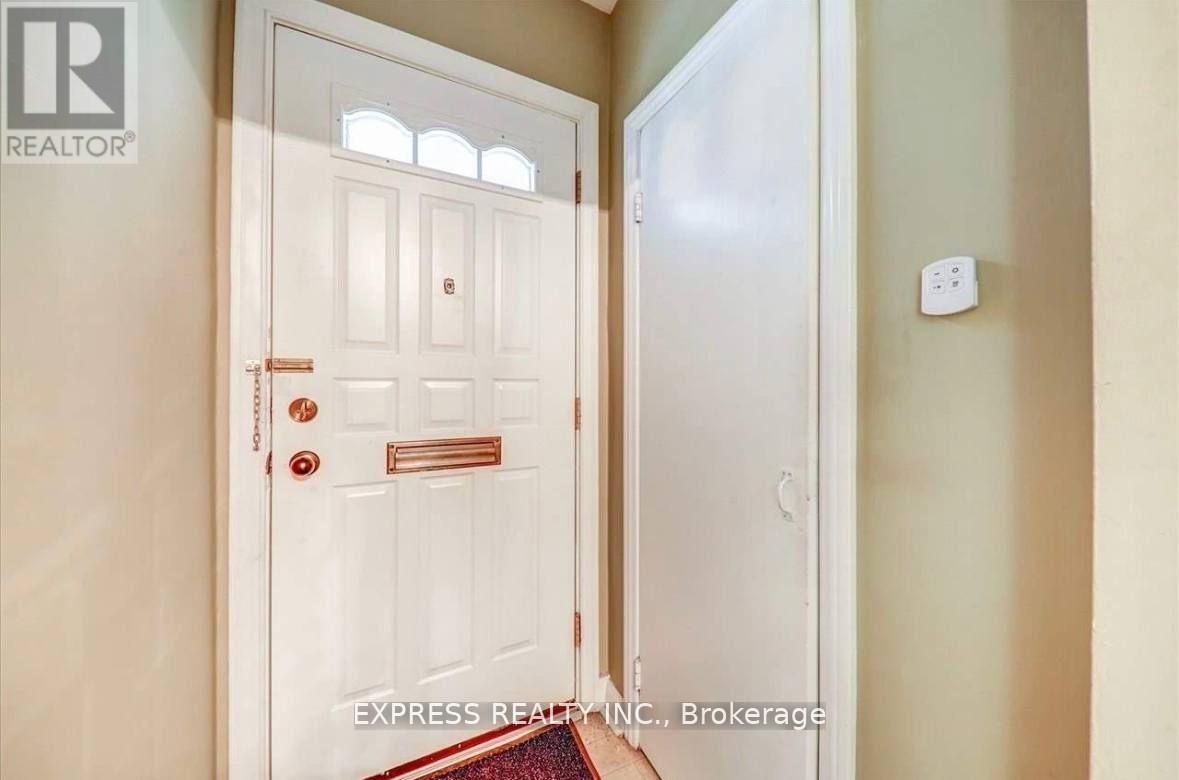 46 William Cragg Drive, Toronto, Ontario  M3M 1V1 - Photo 4 - W13537048