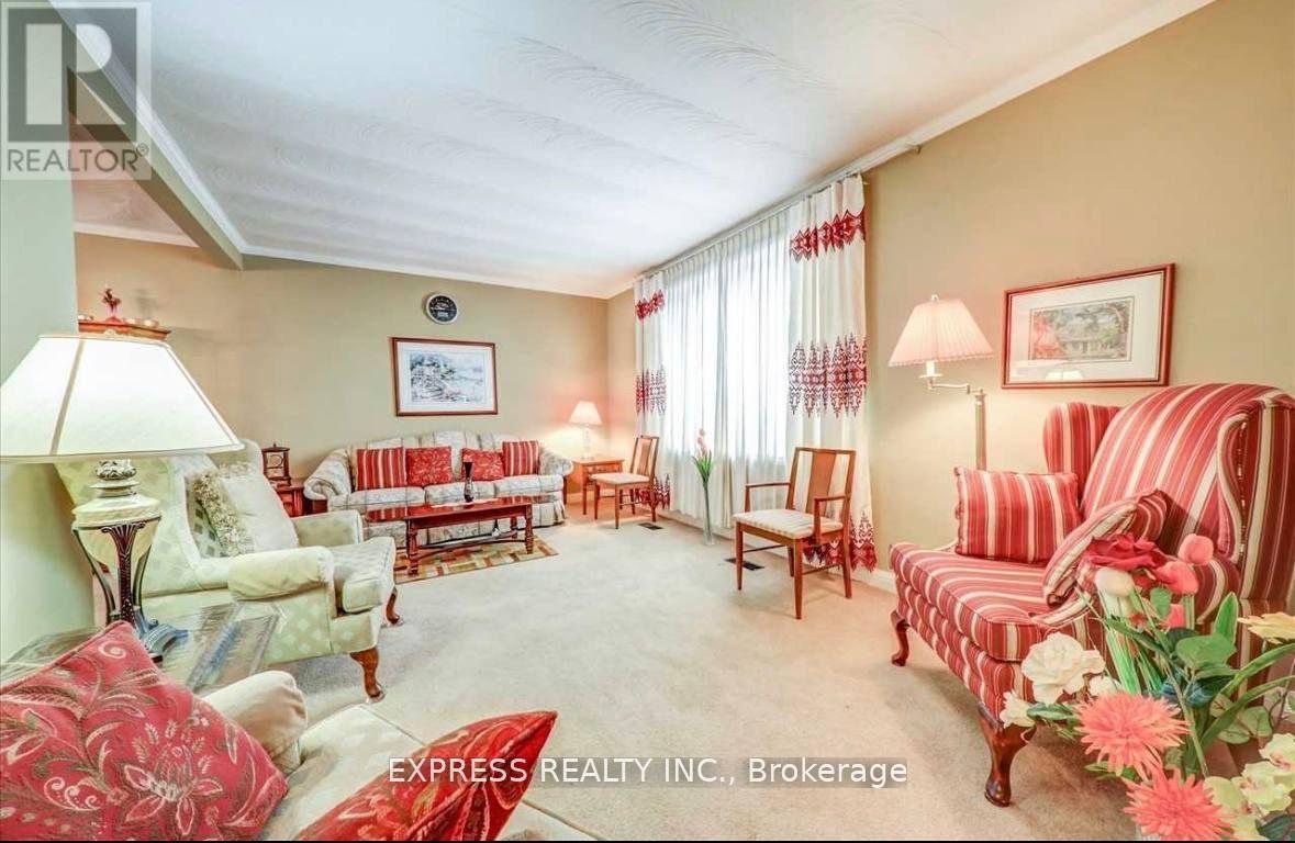 46 William Cragg Drive, Toronto, Ontario  M3M 1V1 - Photo 6 - W13537048
