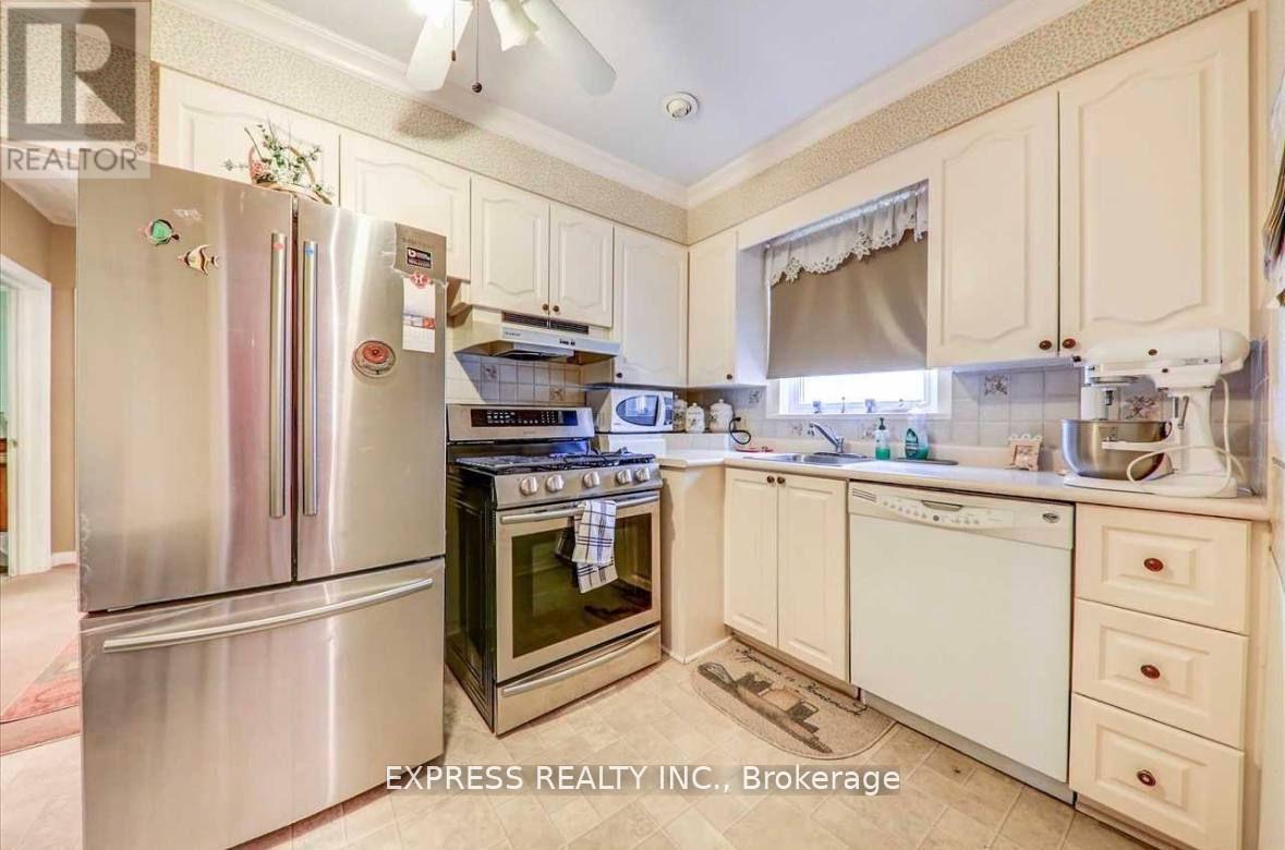 46 William Cragg Drive, Toronto, Ontario  M3M 1V1 - Photo 9 - W13537048