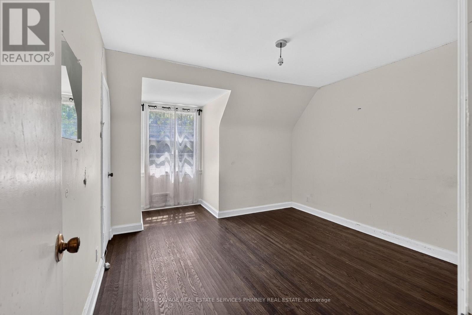 52 Valecrest Drive, Toronto, Ontario  M9A 4P6 - Photo 12 - W13537054