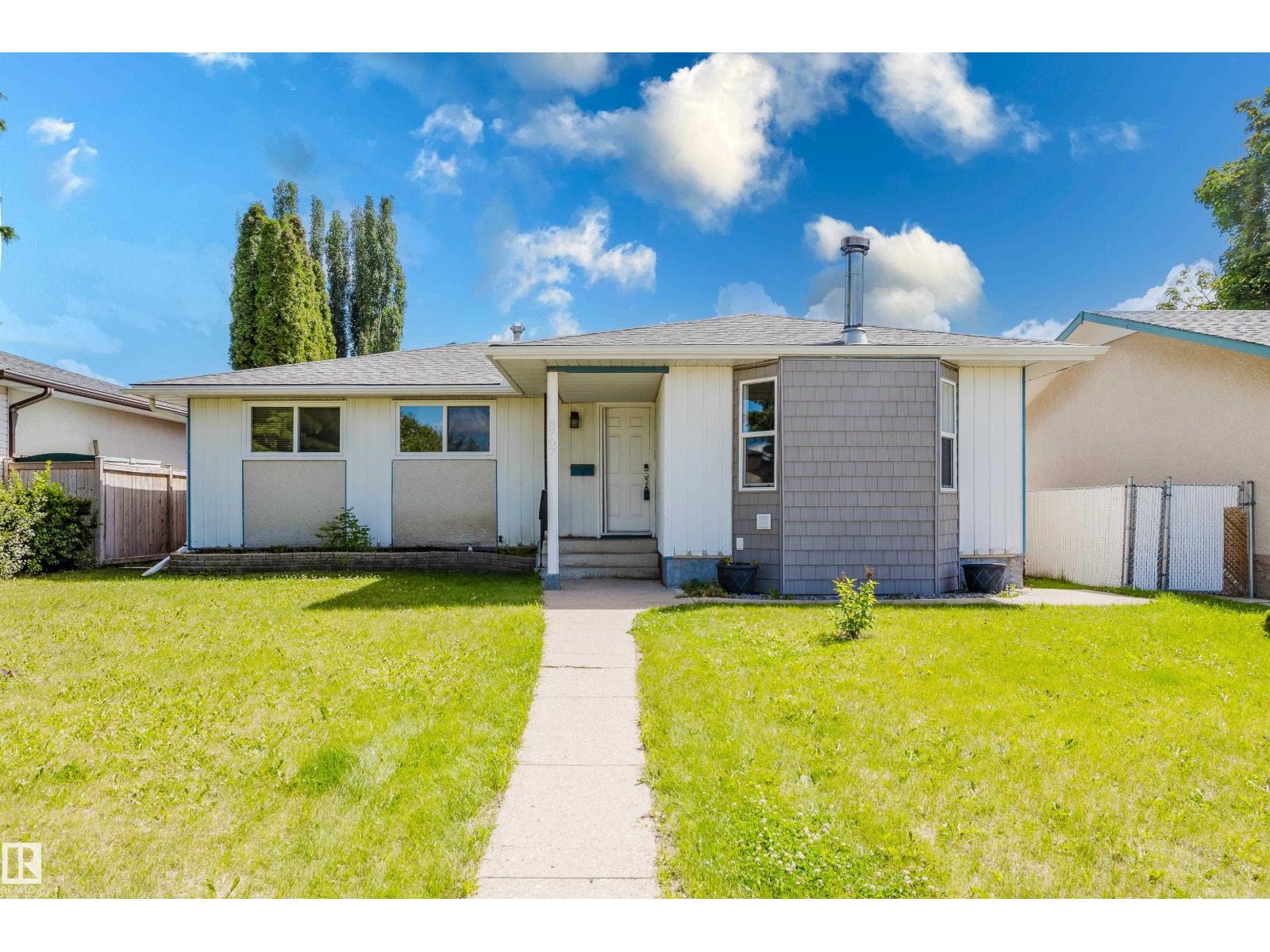 8707 151 Av NW, Edmonton, Alberta  T5E 5Y1 - Photo 2 - E4497591