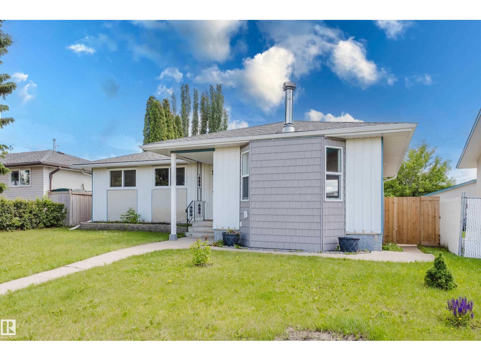 8707 151 Av NW, Edmonton, Alberta  T5E 5Y1 - Photo 4 - E4497591