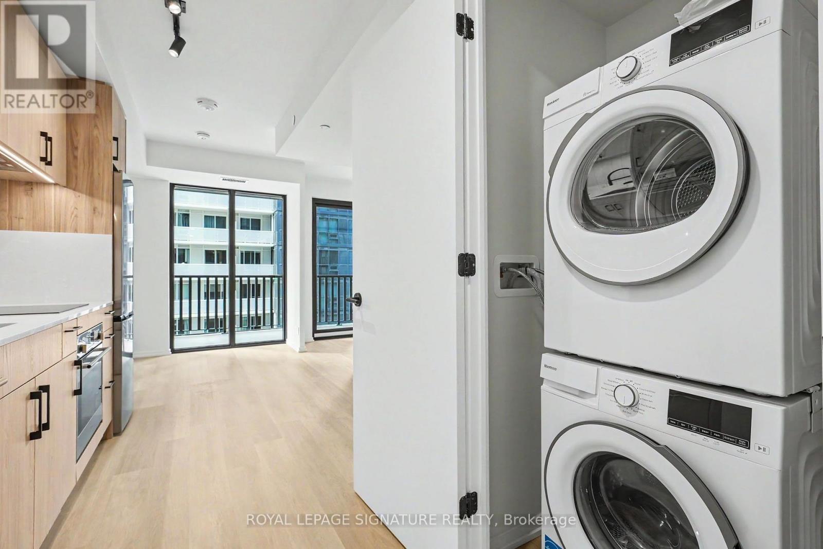 1111 - 109 Erskine Avenue, Toronto, Ontario  M4P 0G6 - Photo 3 - C13537152