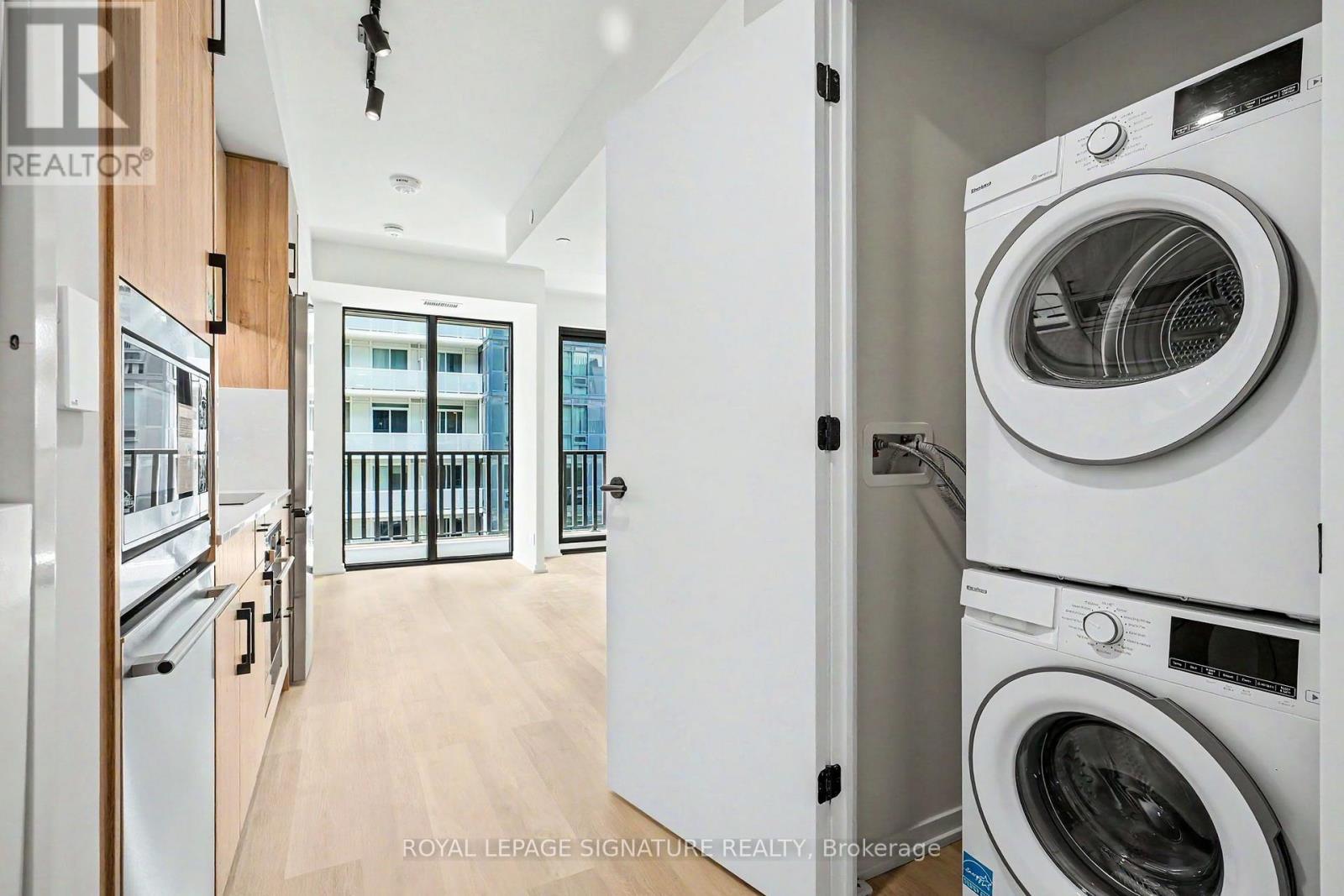 1610 - 109 Erskine Avenue, Toronto, Ontario  M4P 0G6 - Photo 3 - C13537174