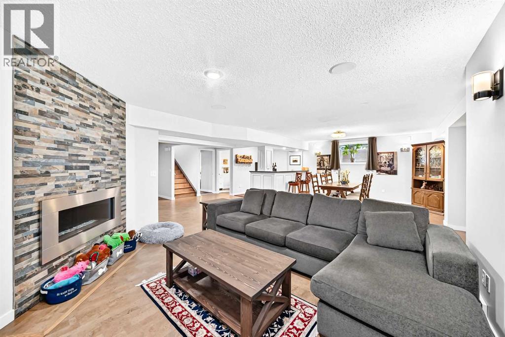 4 Valley Meadow Close NW, Calgary, Alberta  T3B 5M1 - Photo 29 - A2326816