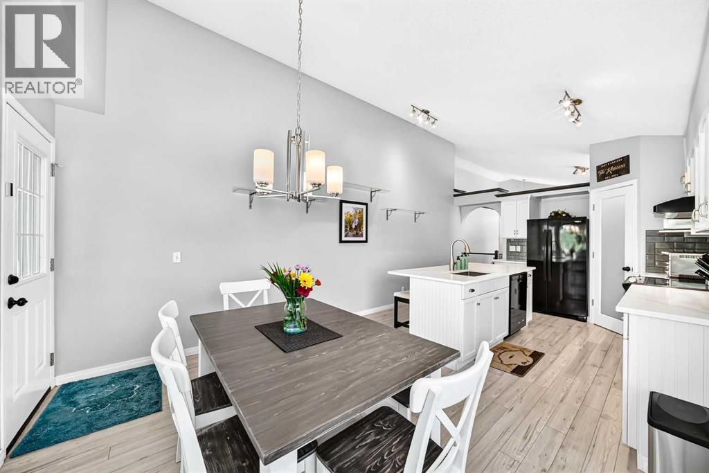 4 Valley Meadow Close NW, Calgary, Alberta  T3B 5M1 - Photo 14 - A2326816