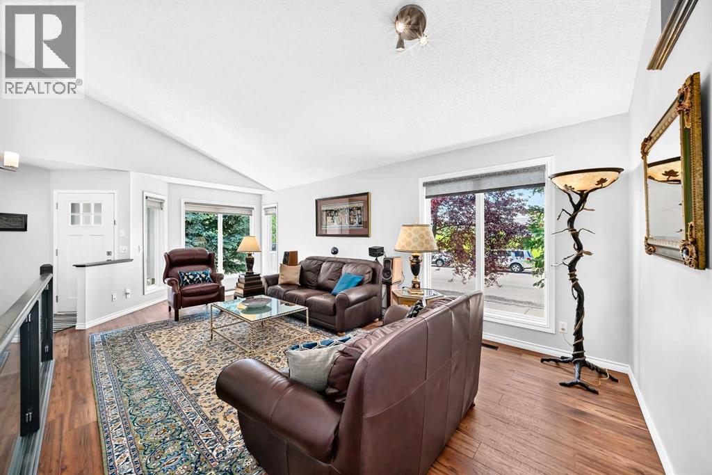 4 Valley Meadow Close NW, Calgary, Alberta  T3B 5M1 - Photo 6 - A2326816