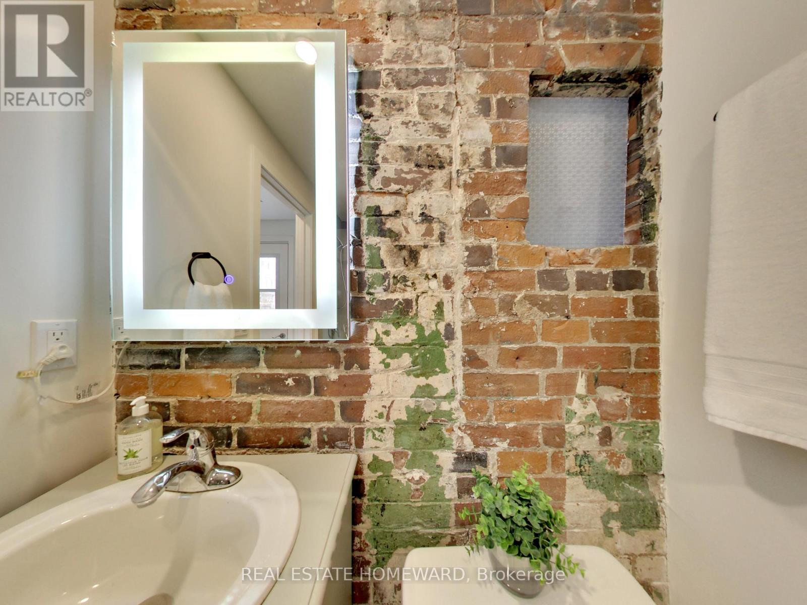 147 Boston Avenue, Toronto, Ontario  M4M 2T8 - Photo 14 - E13537106