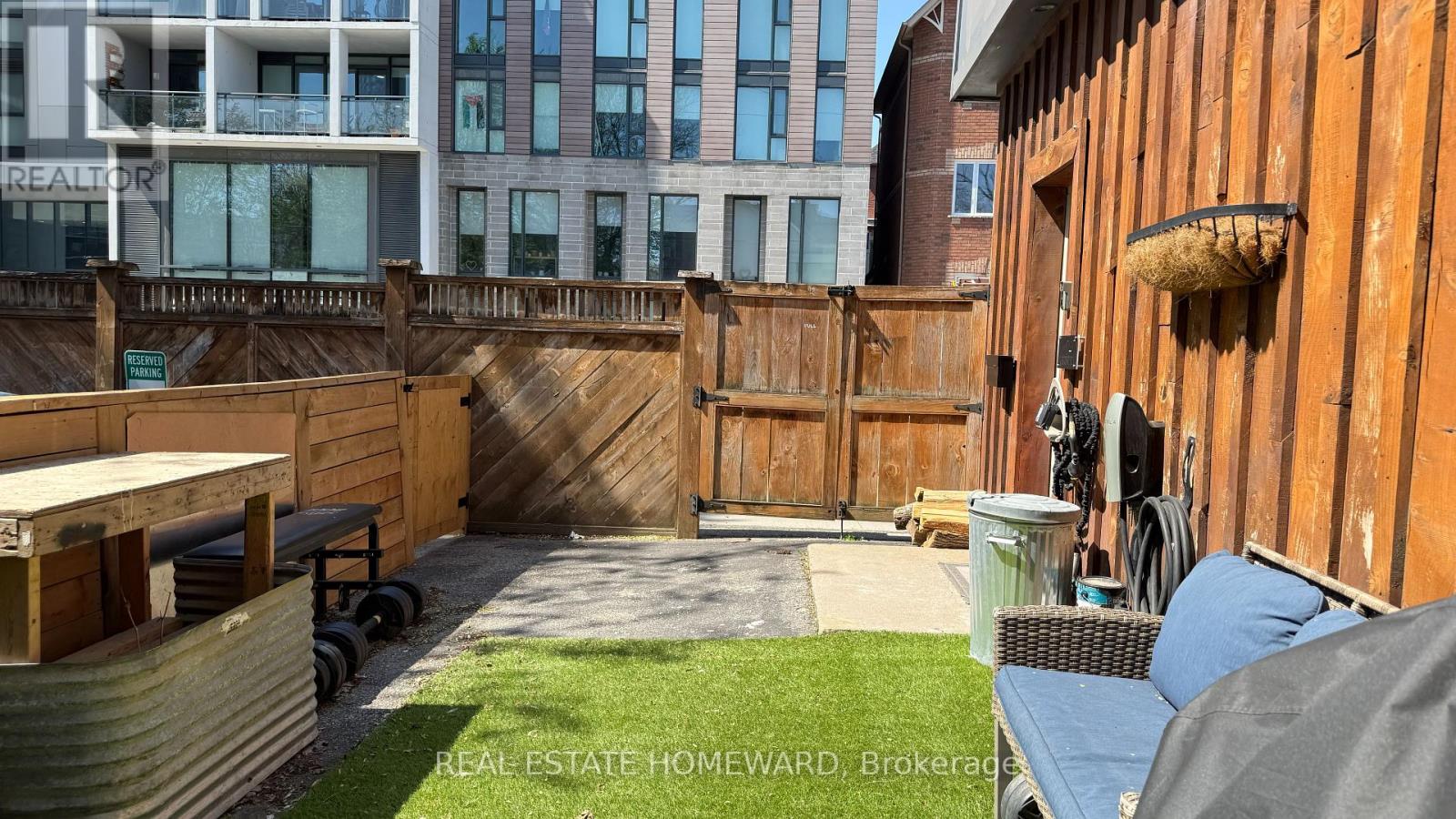 147 Boston Avenue, Toronto, Ontario  M4M 2T8 - Photo 17 - E13537106
