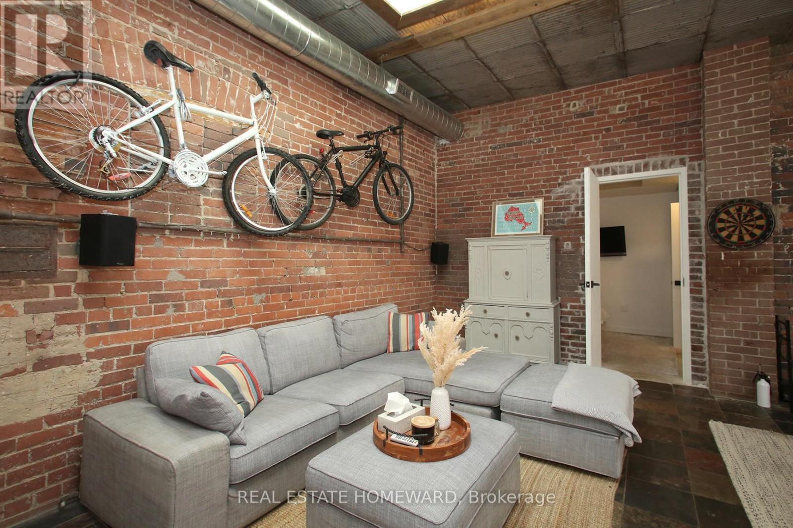 147 Boston Avenue, Toronto, Ontario  M4M 2T8 - Photo 4 - E13537106