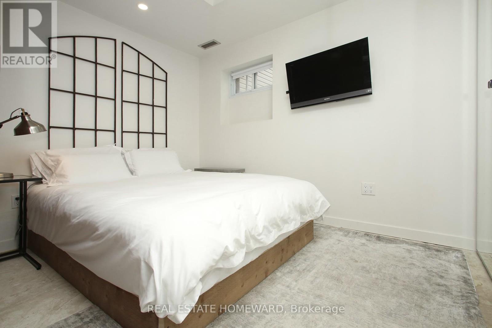 147 Boston Avenue, Toronto, Ontario  M4M 2T8 - Photo 9 - E13537106