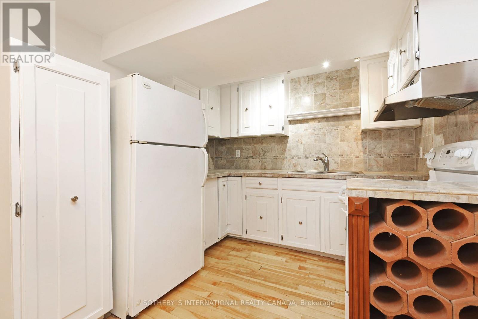 Lower - 212 Glebemount Avenue, Toronto, Ontario M4C 3T1 - Photo 10 - E13537140