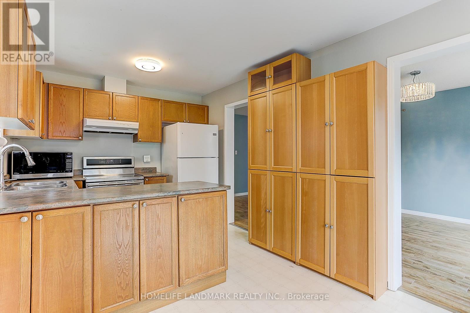 4 Sinden Drive, Whitby, Ontario  L1M 2B8 - Photo 13 - E13536002
