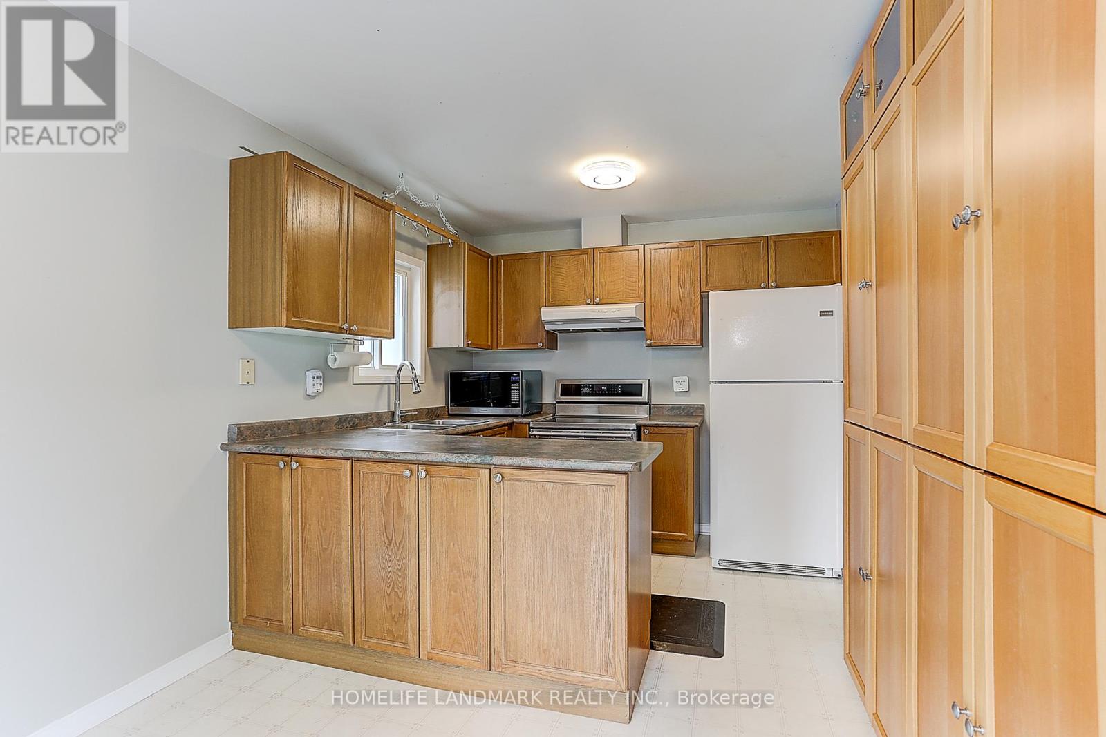 4 Sinden Drive, Whitby, Ontario  L1M 2B8 - Photo 11 - E13536002