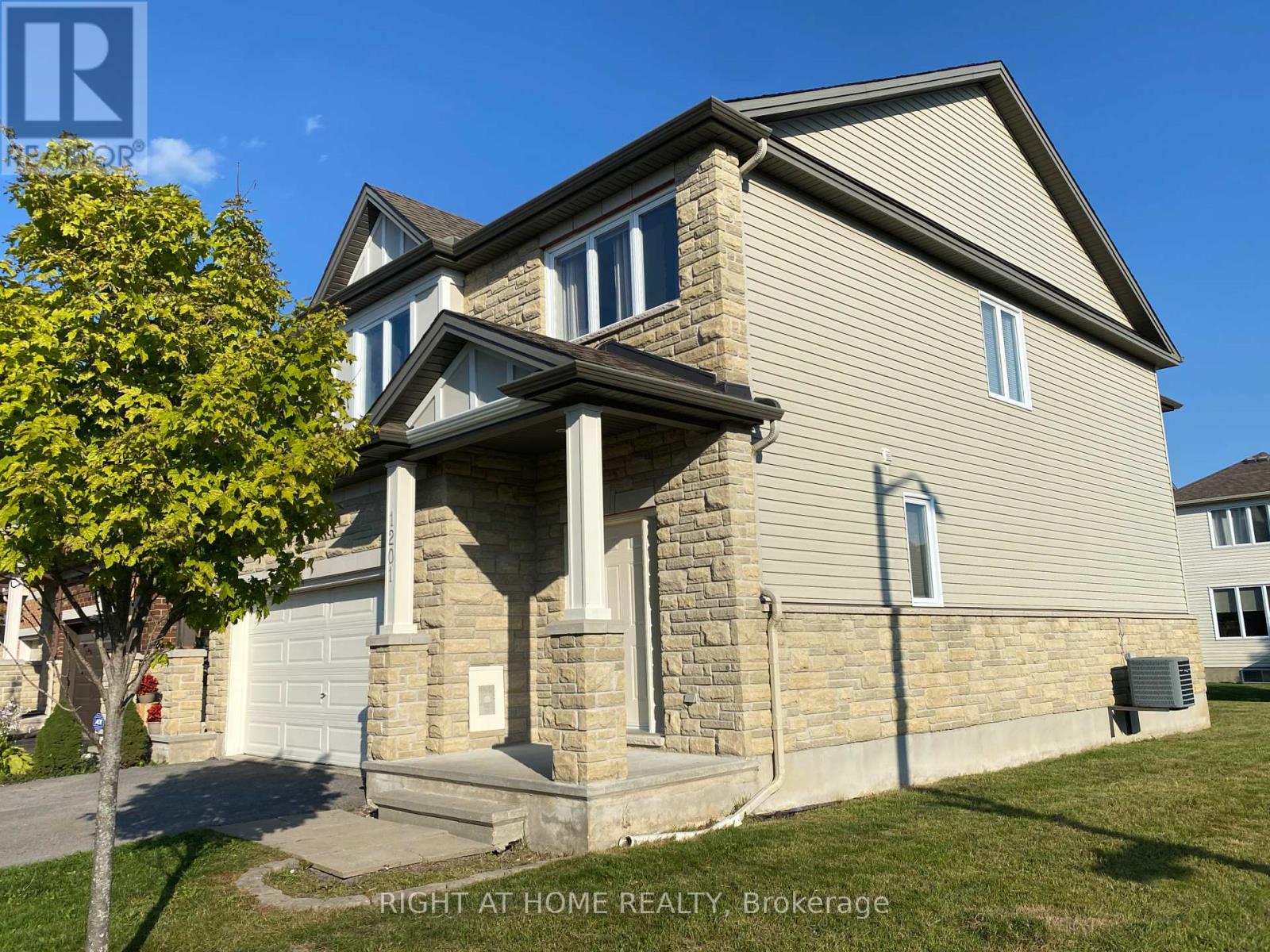 1201 Alson Mills Way, Ottawa, Ontario  K2M 0C8 - Photo 2 - X13537206