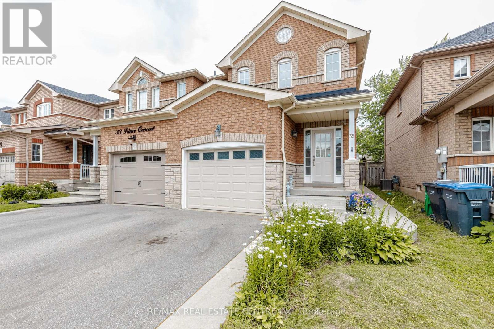 35 Prince Crescent, Brampton, Ontario  L7A 2C8 - Photo 2 - W13536604