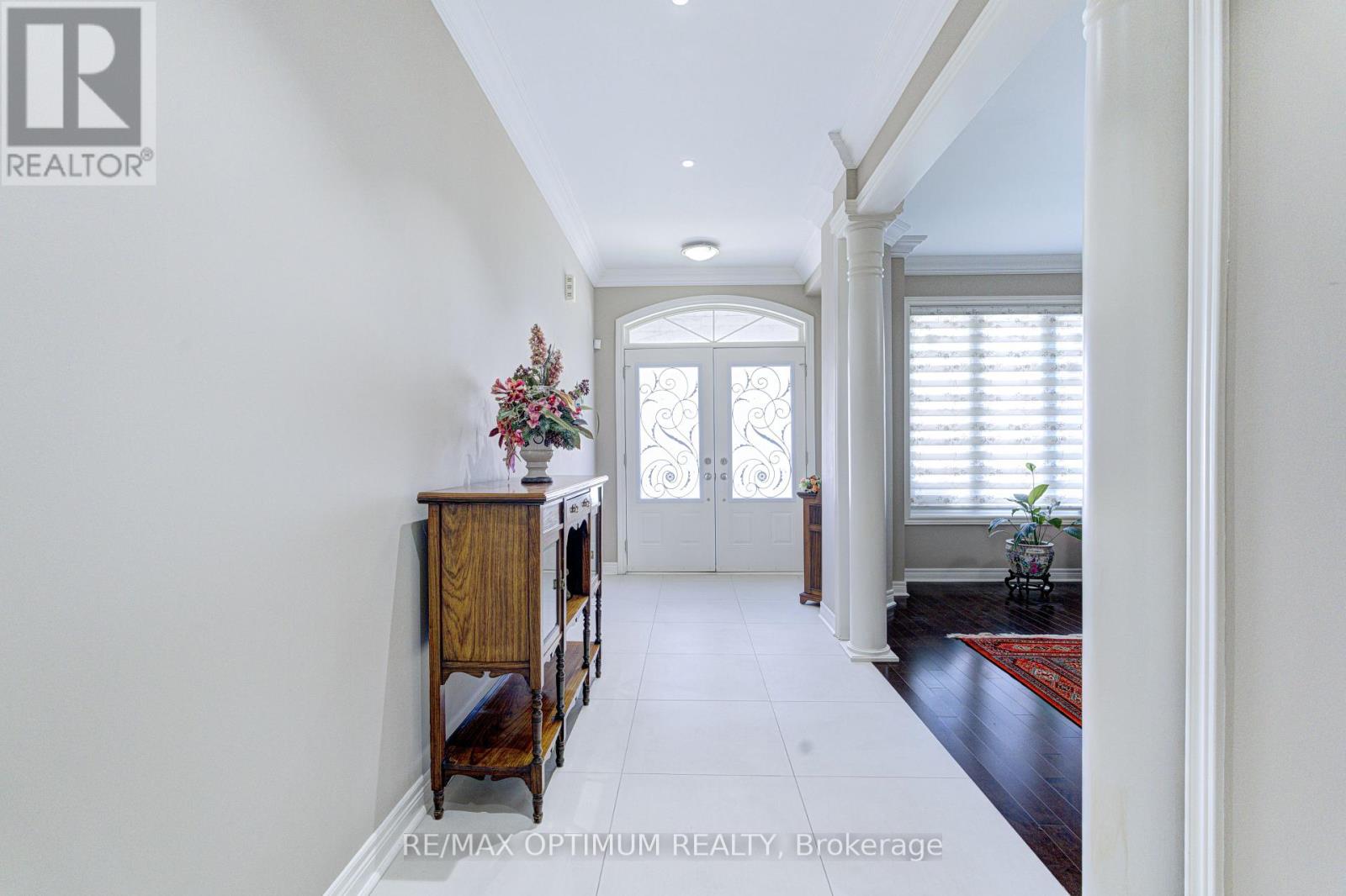 14 Waterwide Crescent, Brampton, Ontario  L6T 3C3 - Photo 4 - W13537128