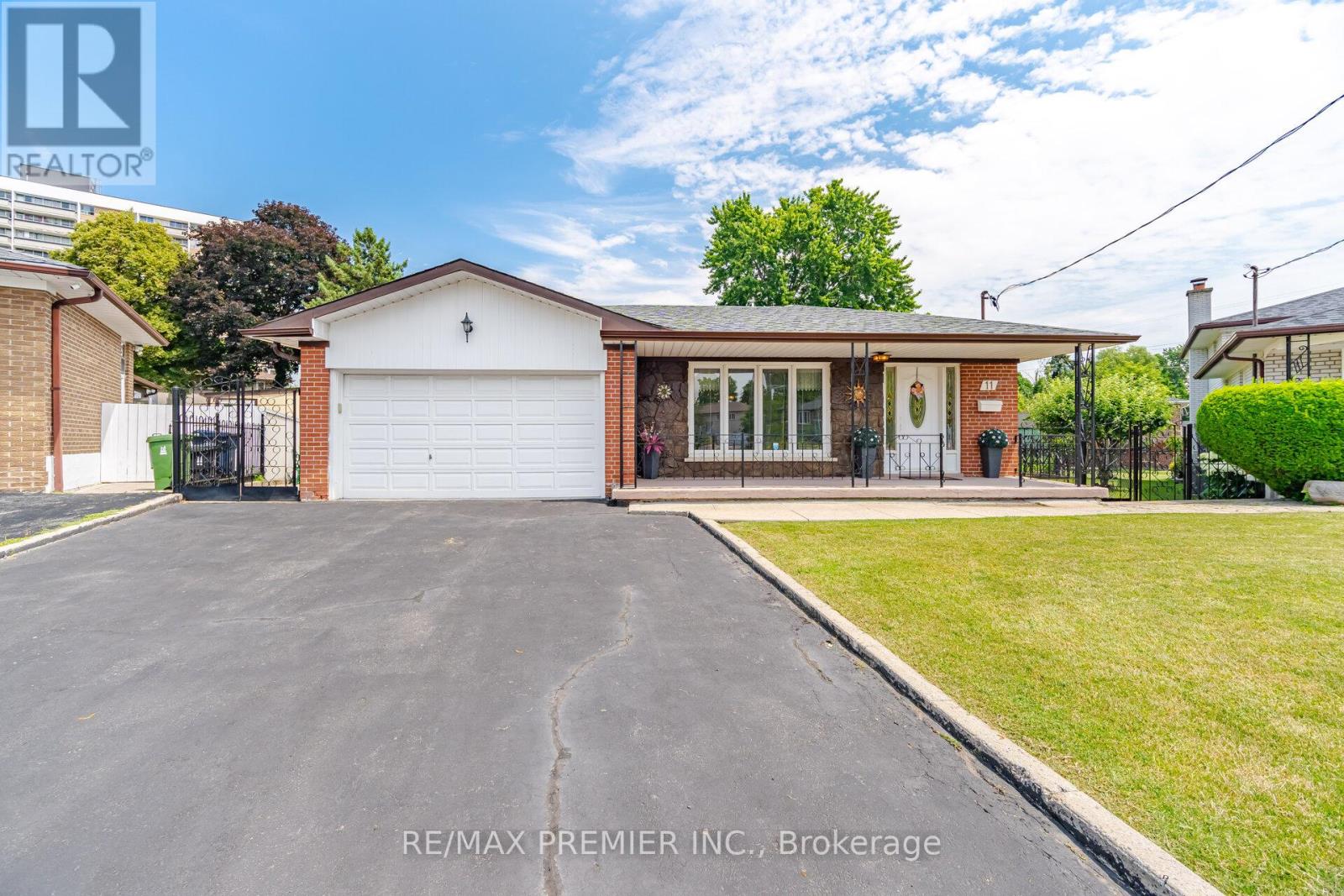 11 KINNIE COURT, Toronto, Ontario