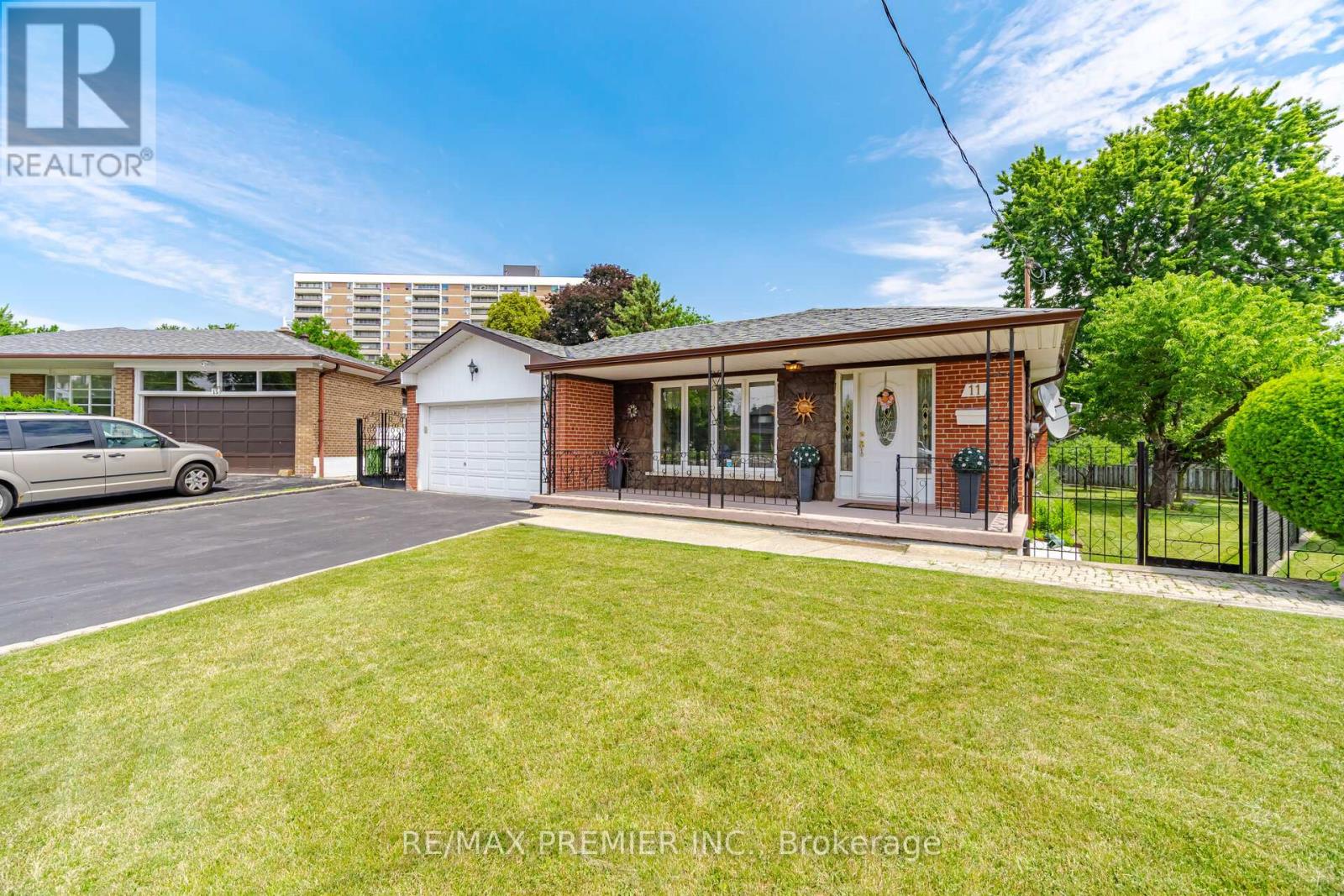 11 Kinnie Court, Toronto, Ontario  M3N 2S1 - Photo 4 - W13537208