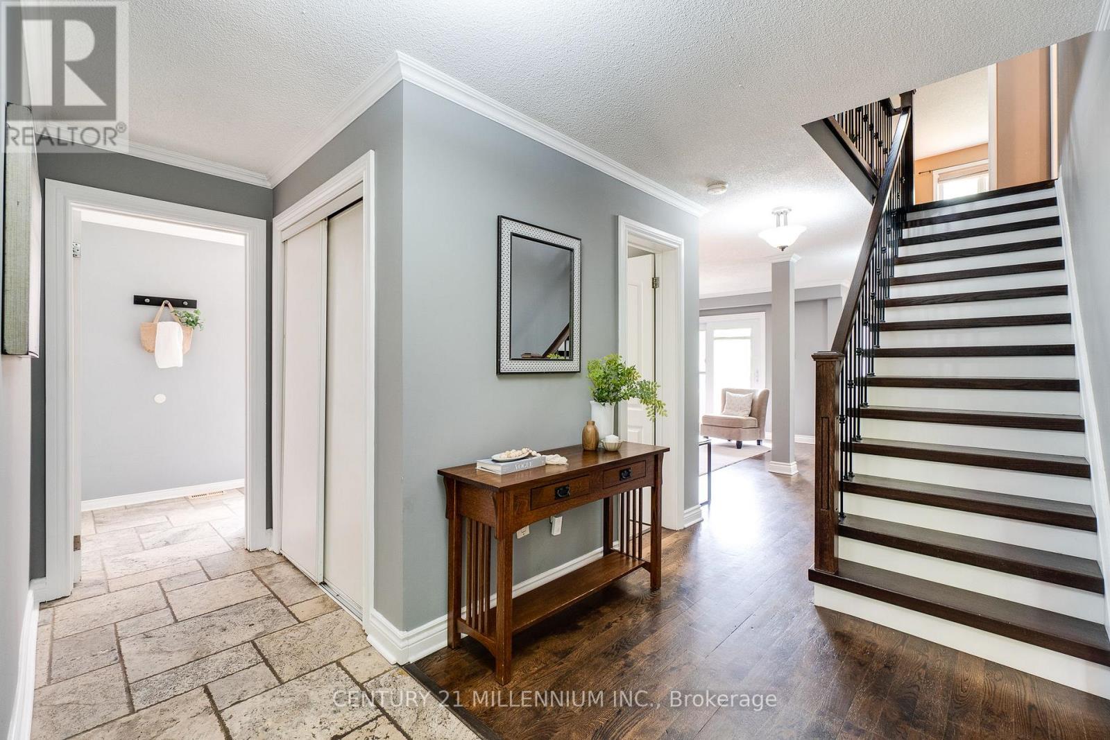 7227 Windrush Court, Mississauga, Ontario  L5N 6K1 - Photo 7 - W13537258