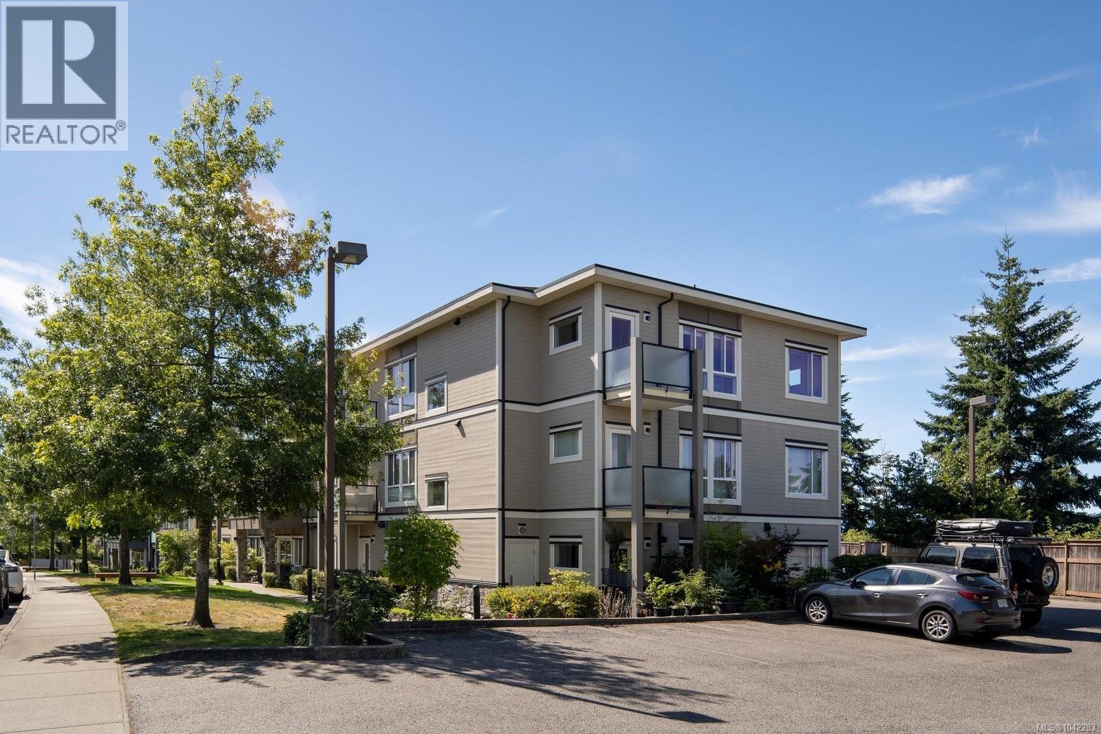 304 4052 Douglas St, Saanich