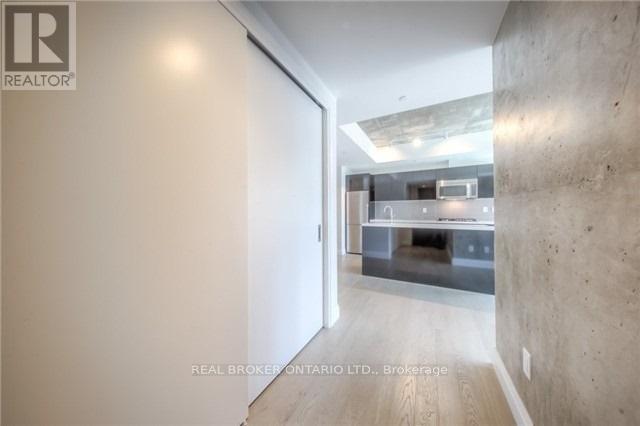 704 - 224 King Street W, Toronto, Ontario  M5H 0A6 - Photo 2 - C13537360