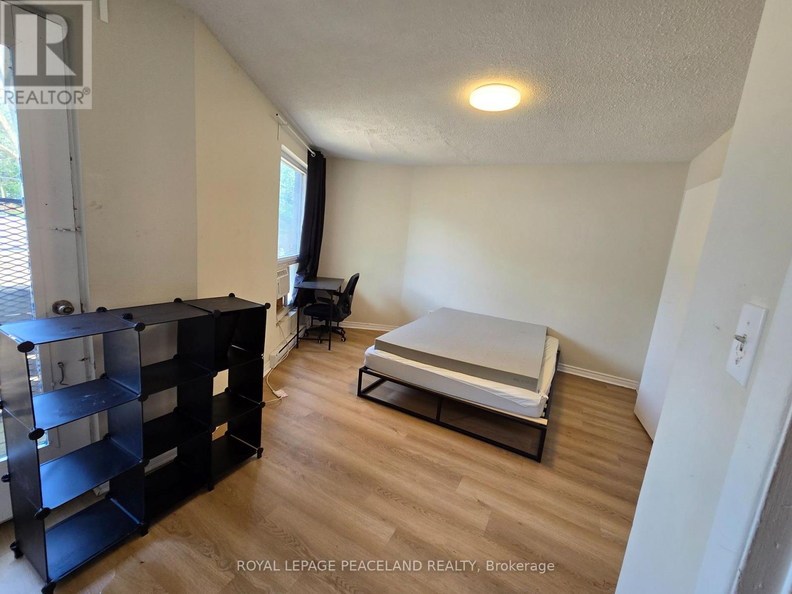6 - 558 SPADINA CRESCENT, Toronto, Ontario