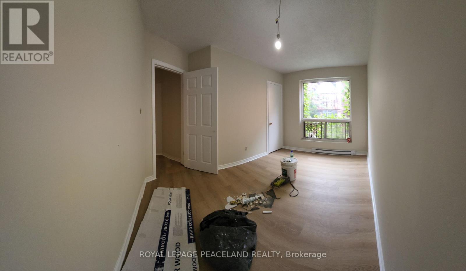 6 - 558 Spadina Crescent, Toronto, Ontario  M5S 2J9 - Photo 5 - C13537398