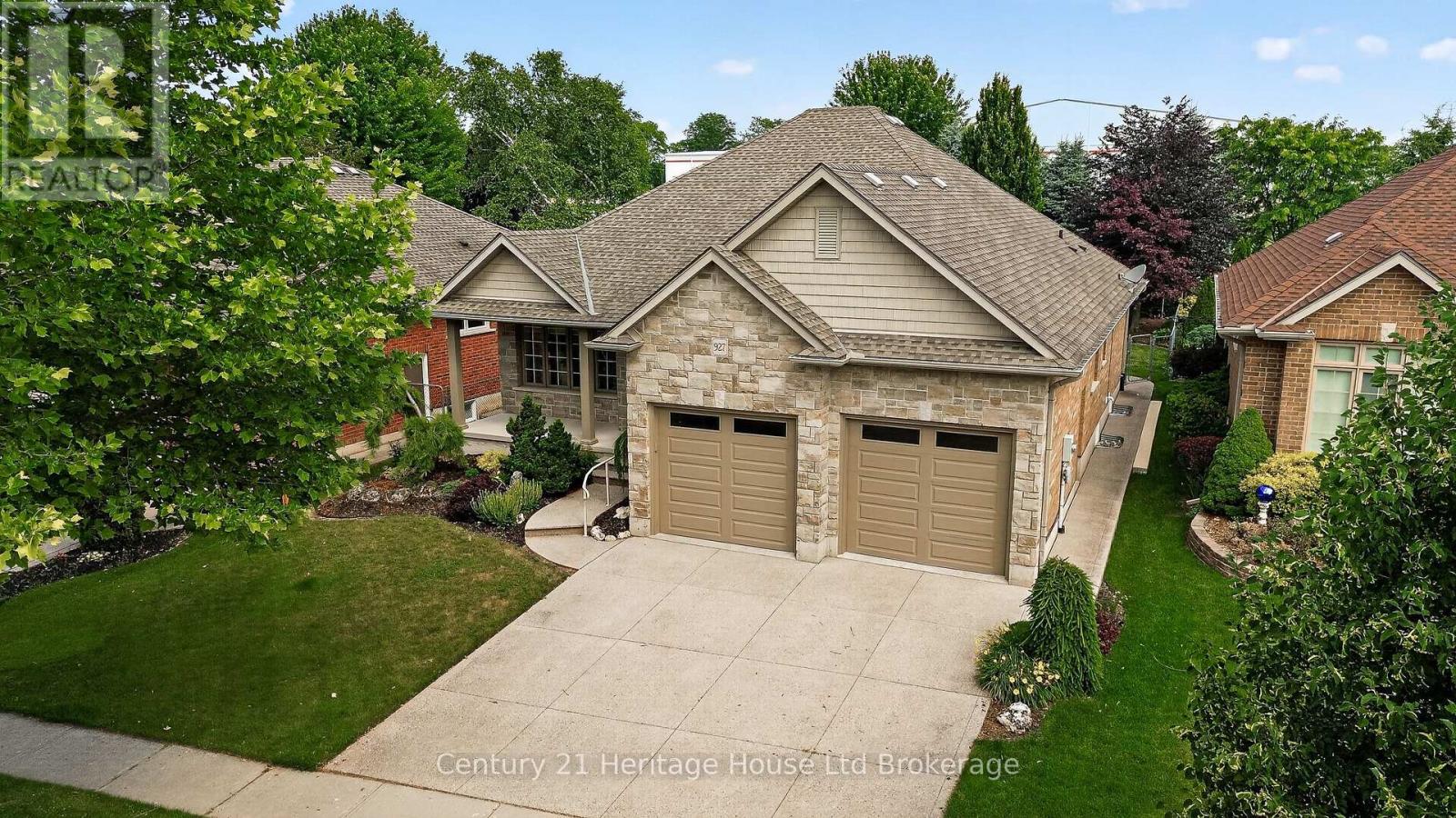 927 Ridgewood Drive W, Woodstock, Ontario  N4T 0A6 - Photo 2 - X13537402