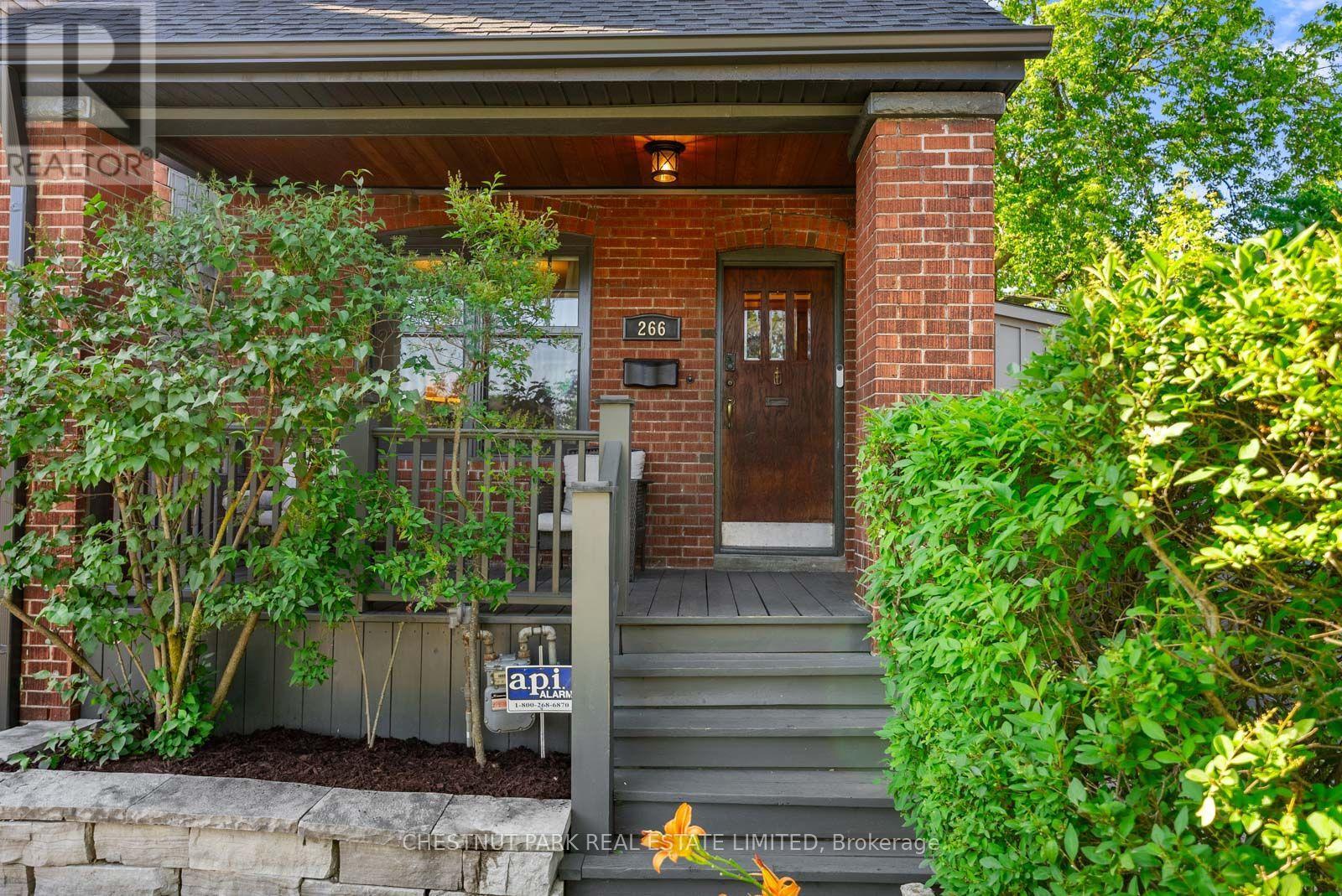 266 Queensdale Avenue, Toronto, Ontario  M4C 2B2 - Photo 2 - E13537532