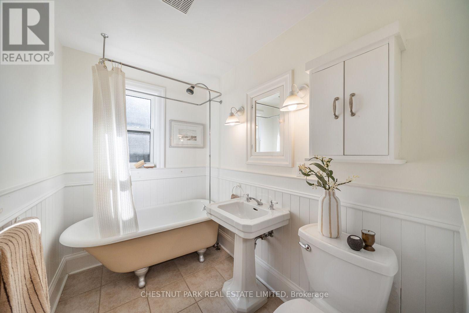 266 Queensdale Avenue, Toronto, Ontario  M4C 2B2 - Photo 25 - E13537532