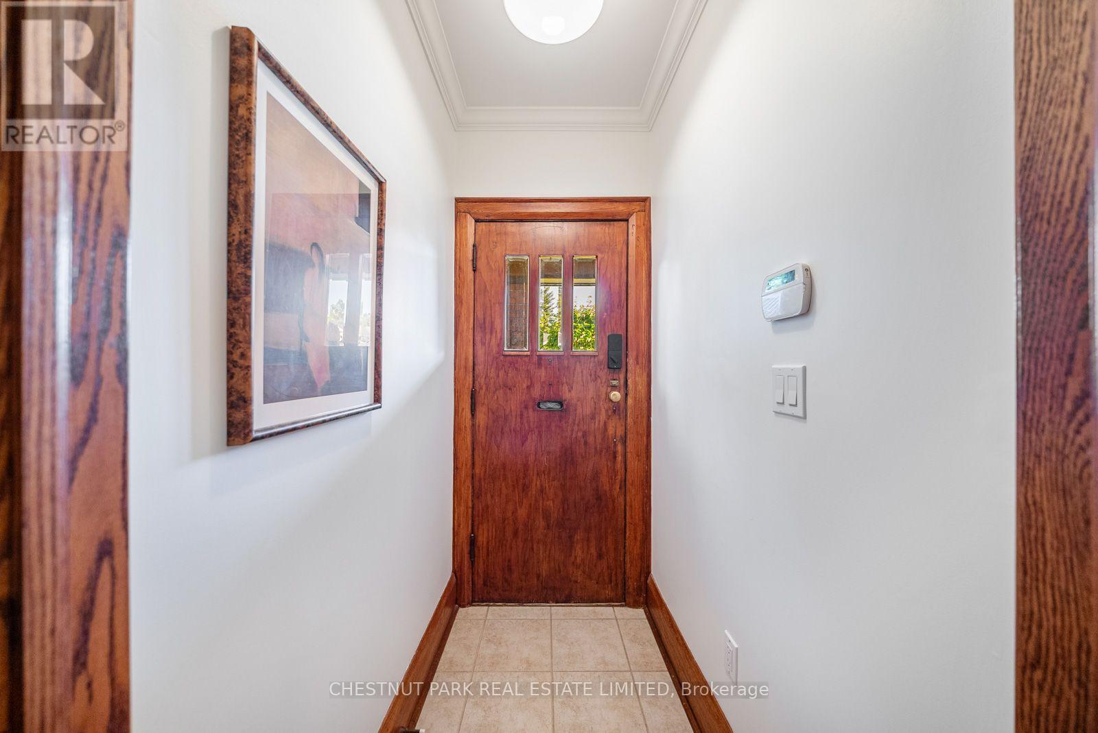 266 Queensdale Avenue, Toronto, Ontario  M4C 2B2 - Photo 4 - E13537532